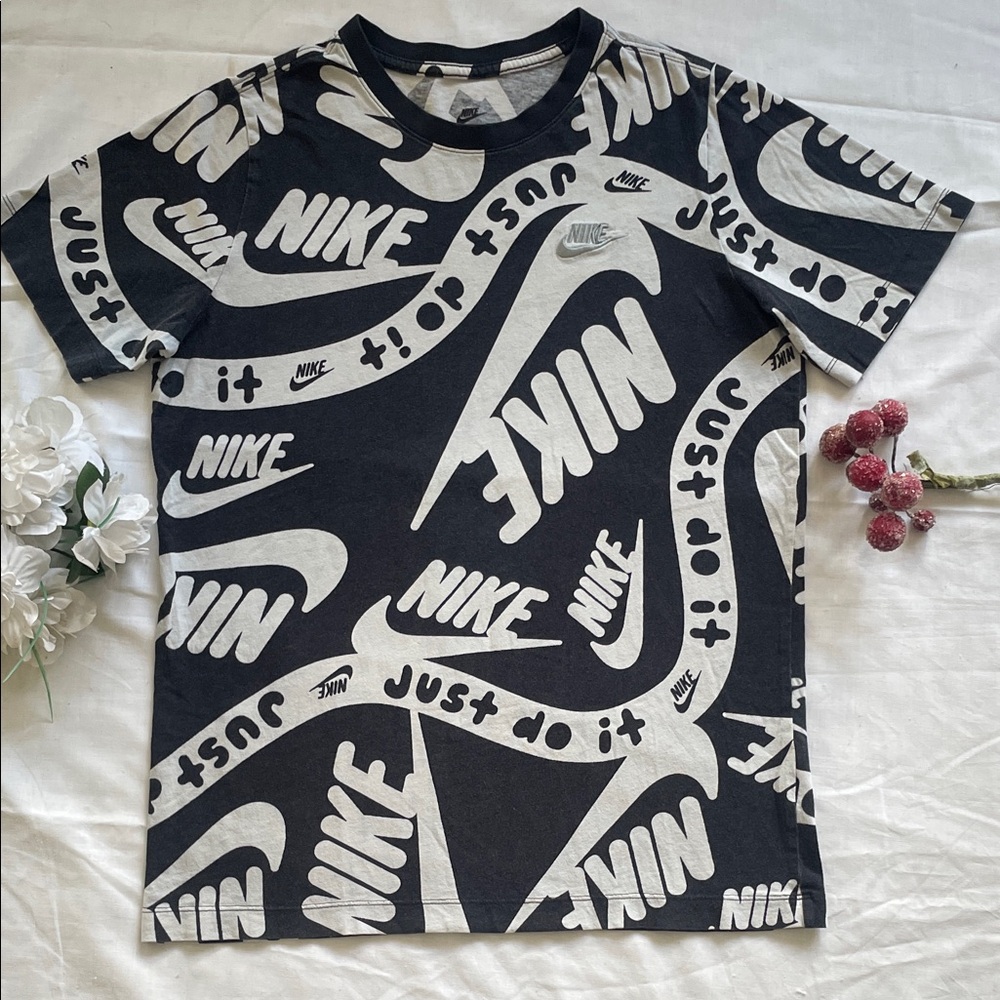 Nike Just Do It Black White Graphic T-Shirt Box Logo Tag XL Fits Medium